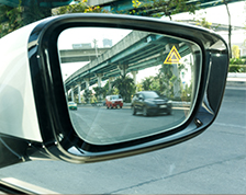 Car side mirror with safety feature