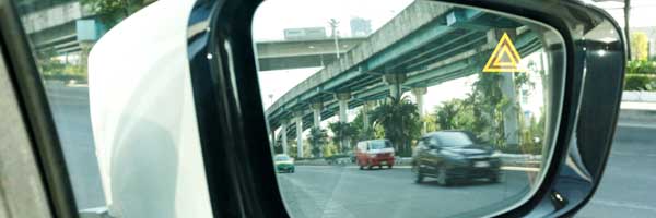 Car side mirror with safety feature